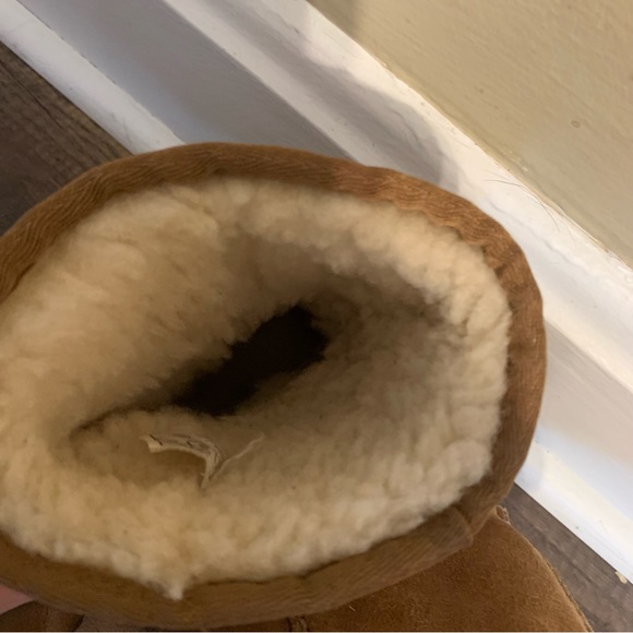 UGGS - Picture 9 of 9